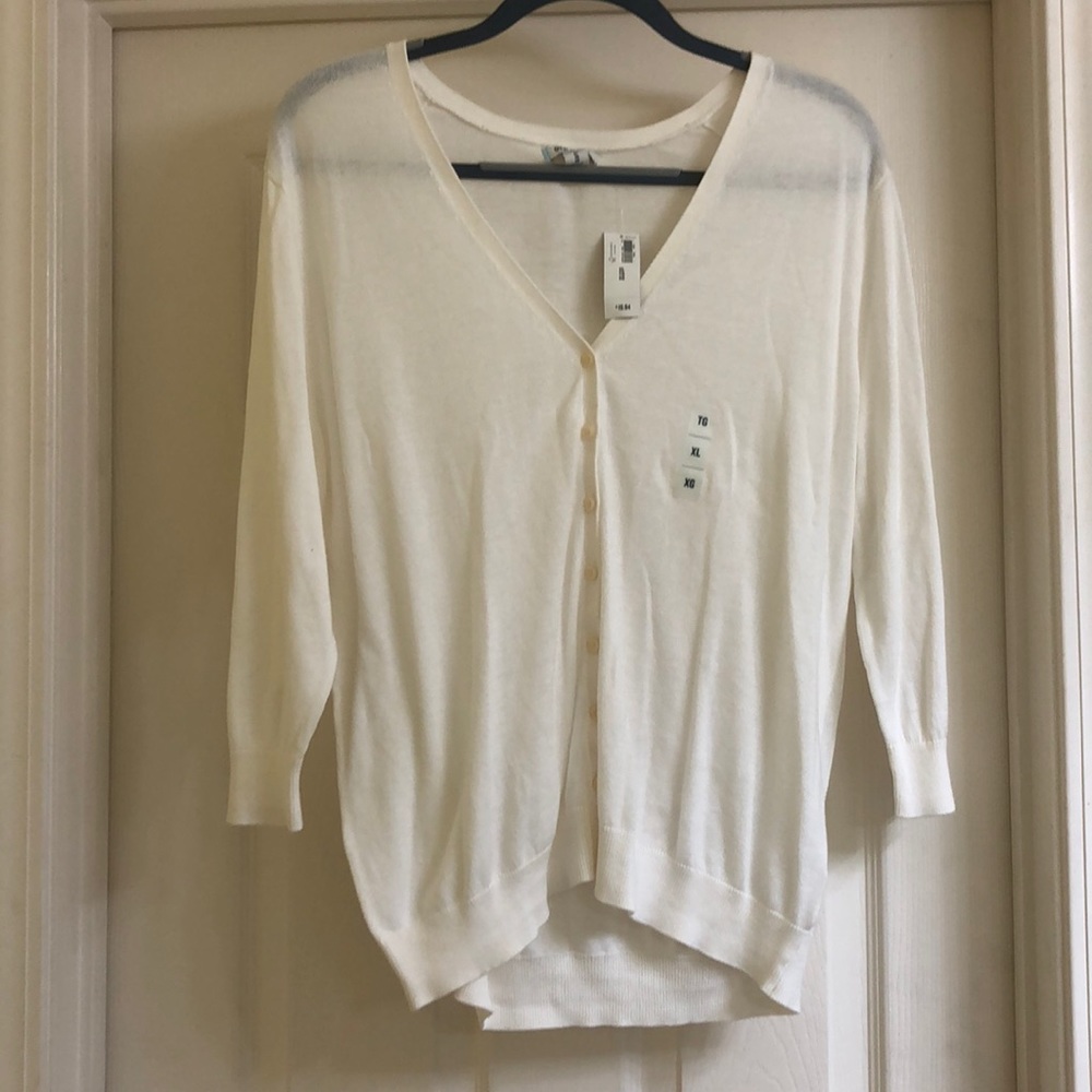 BRAND NEW. Old Navy light sweater.